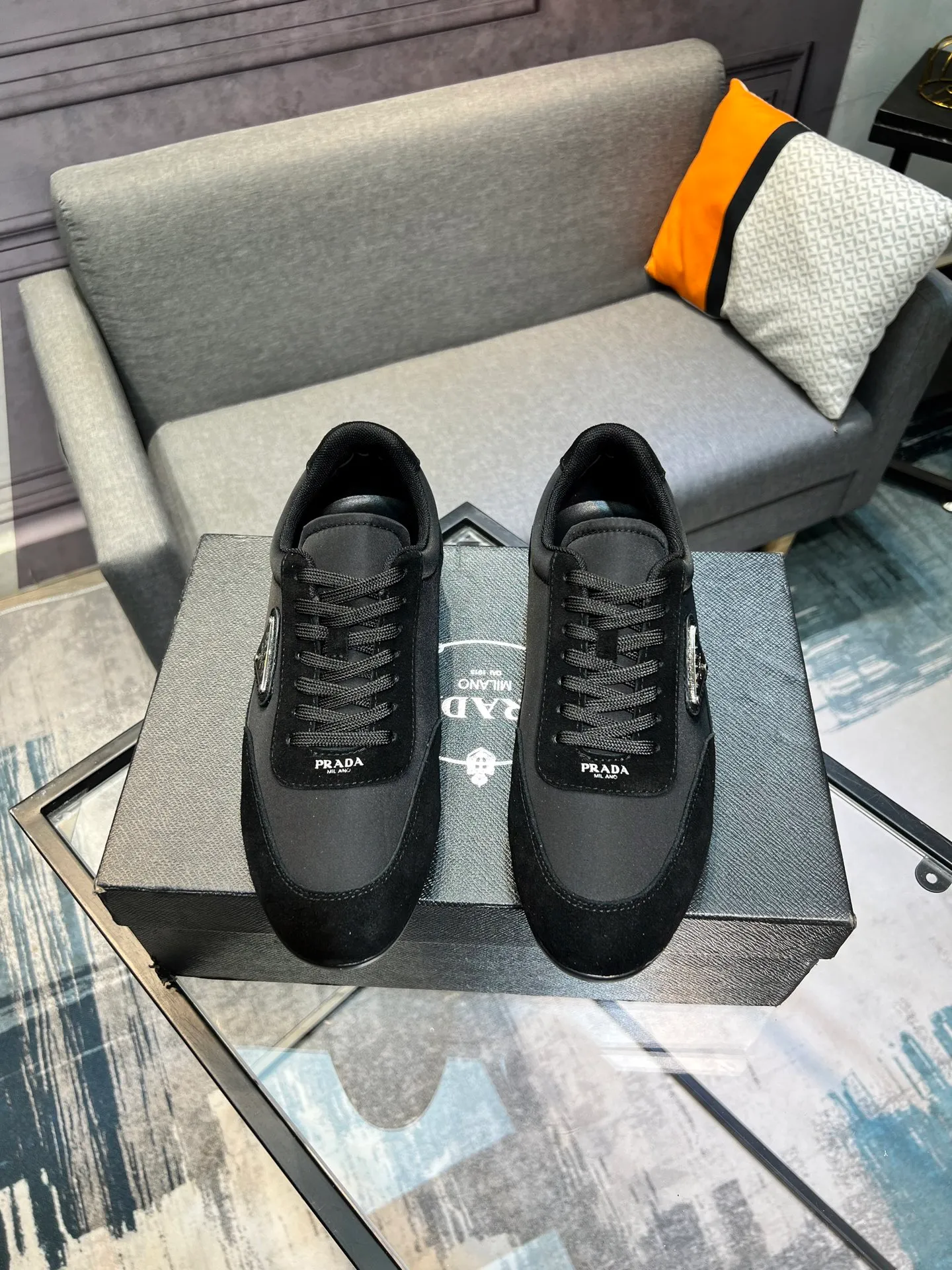 Men's shoes 💰440 PRADA (Prada) uses original cow suede, genuine leather lining, original foam wear-resistant soft outsole, casual sports version, young fashion, European and American trend, British style, actual picture color. Standard code: Men’s size 38/44 (45 can be customized)